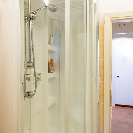 - Con Piscina E Parcheggio Privato